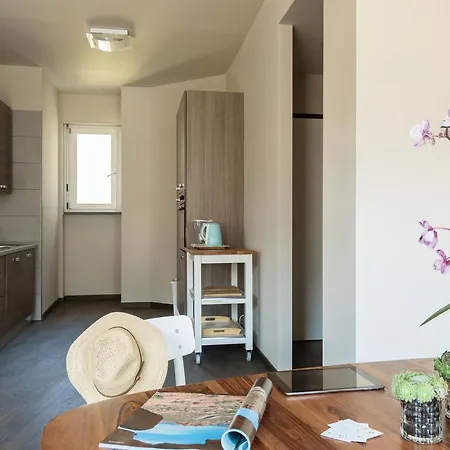 Numero Due Piazza Mazzini - Bymyhomeincomo Apartament *