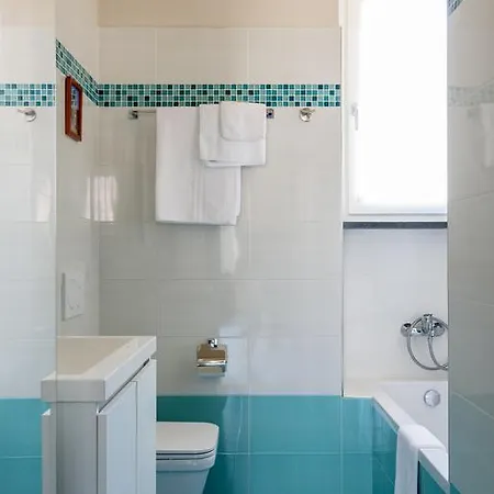 Numero Due Piazza Mazzini - Bymyhomeincomo Apartament